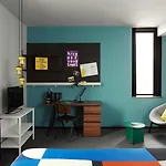The Social Hub 4*