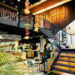 The Social Hub 4*