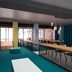 The Social Hub 4*