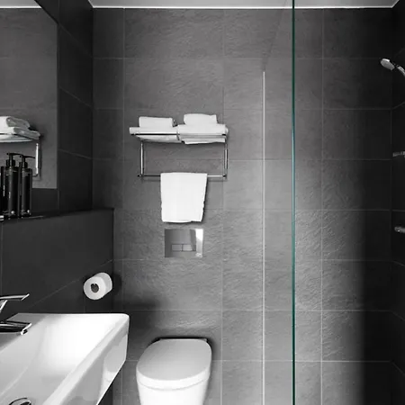 The Social Hub 4*