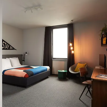 The Social Hub 4*