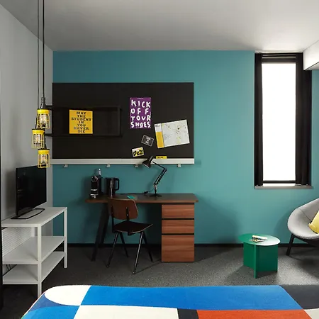 The Social Hub 4*