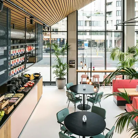 The Social Hub 4*