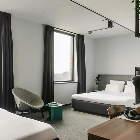 The Social Hub 4*